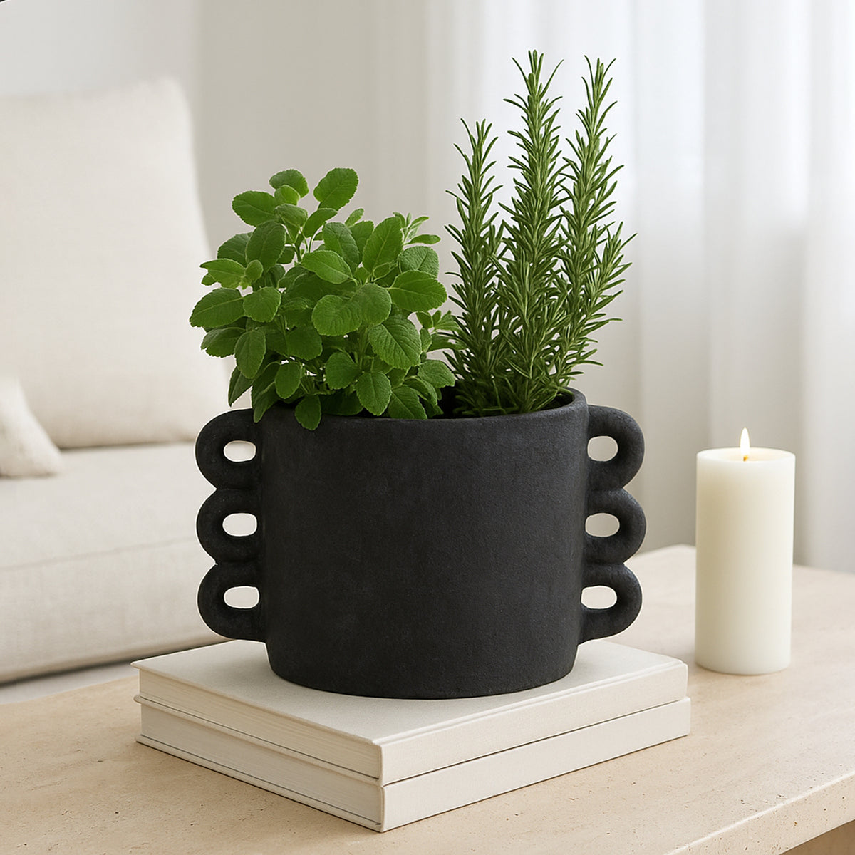 Arlowhaven Black Planter