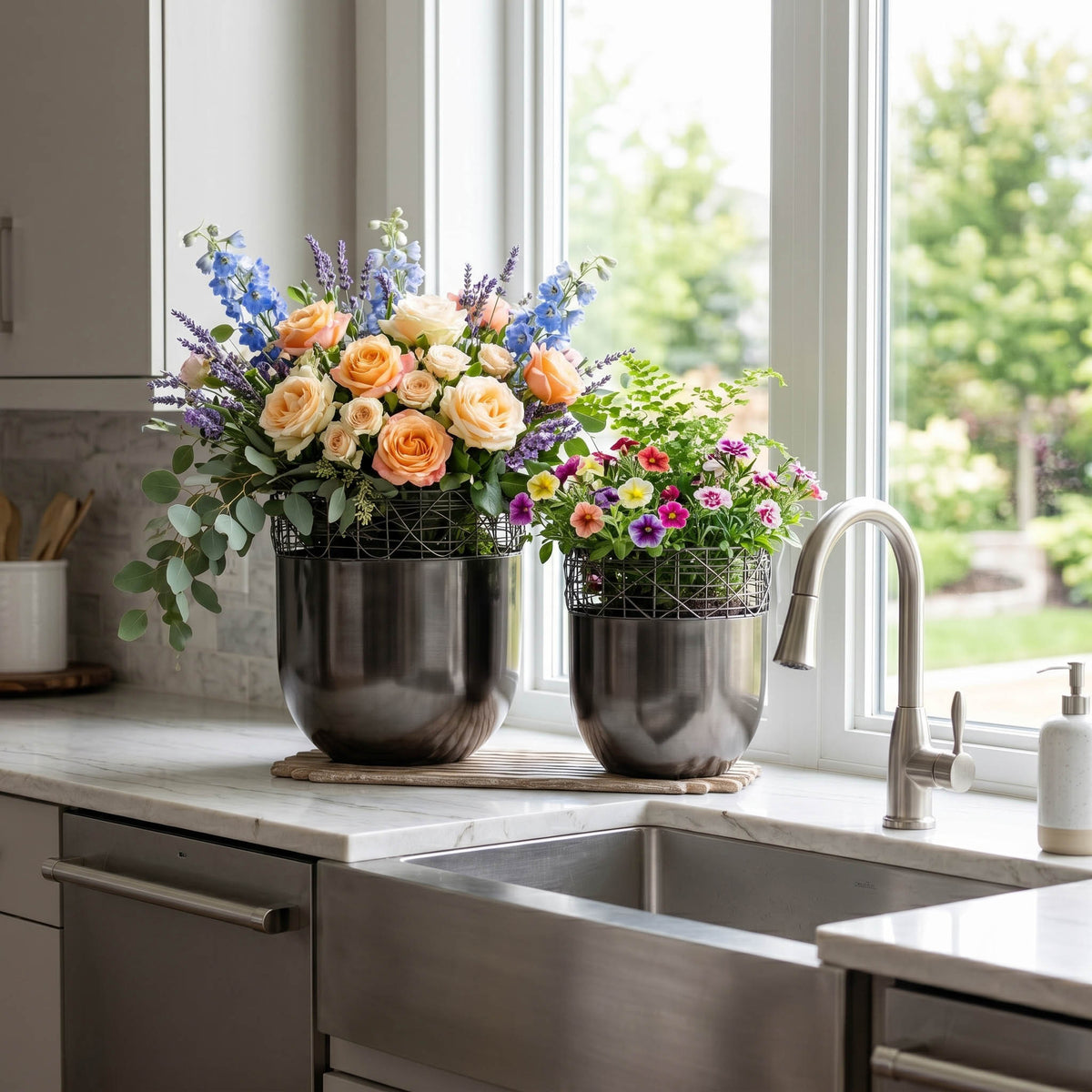 Leonawell Gray Planters (Set of 2)