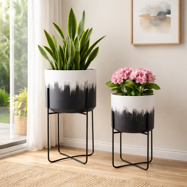 Nicoleham White/Gray/Black Planters (Set of 2)