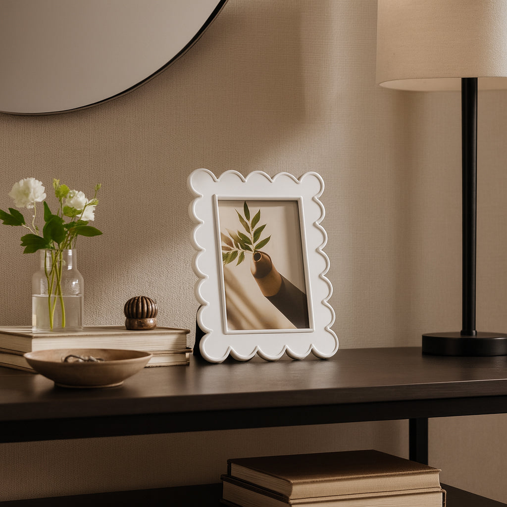 Duarte White 4x6 Scallop Edge Photo Frame