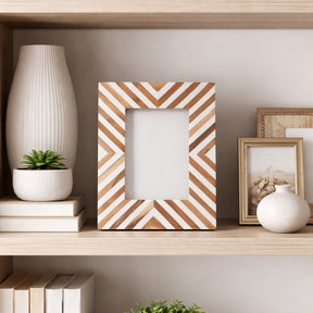 Gazelle White Resin 4x6 Herringbone Lines Photo Frame