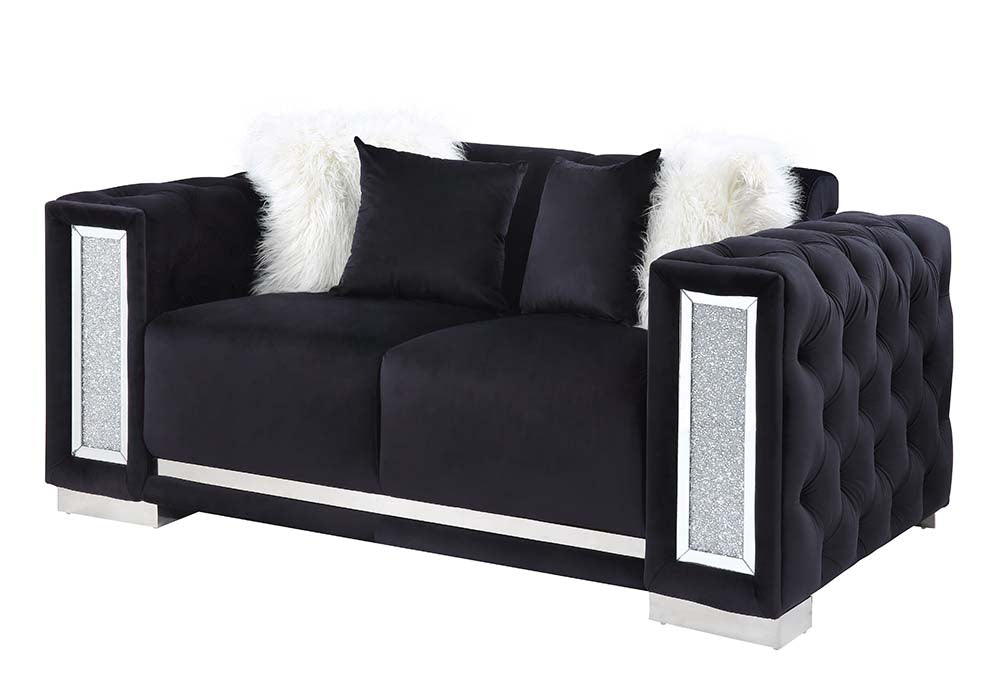 Trislar Black Loveseat w/ 4 Pillows