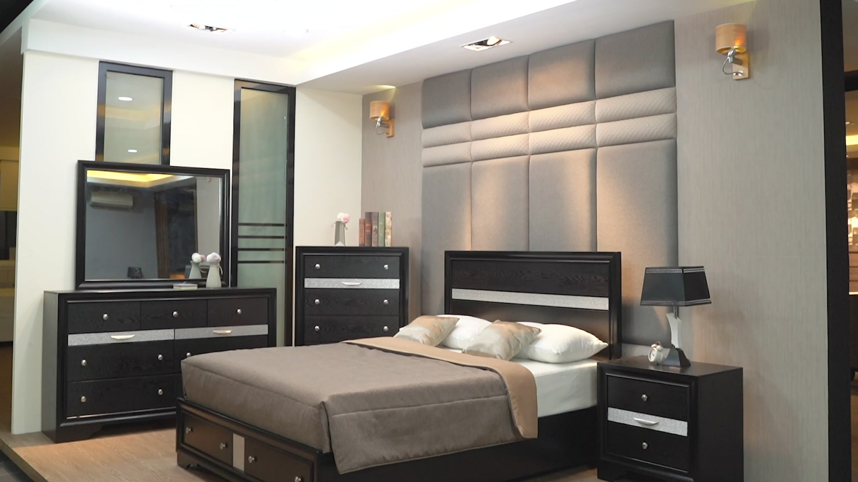 Regata Black Storage Platform Bedroom Set