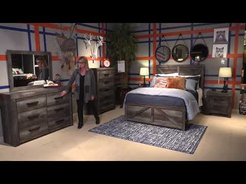 Wynnlow Gray Queen Panel Bed & Dresser & Mirror & Chest & 2 Nightstands