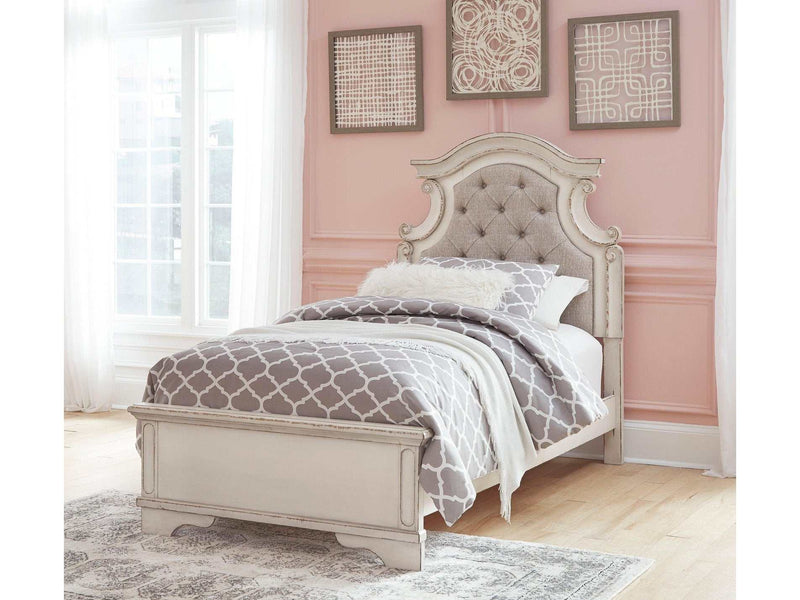 Realyn Twin Panel Youth Bedroom Set / 5pc - Ornate Home