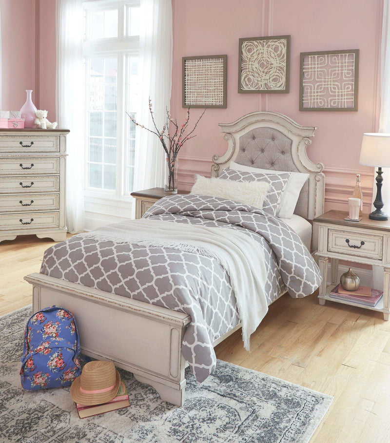 Realyn Twin Panel Youth Bedroom Set / 5pc - Ornate Home