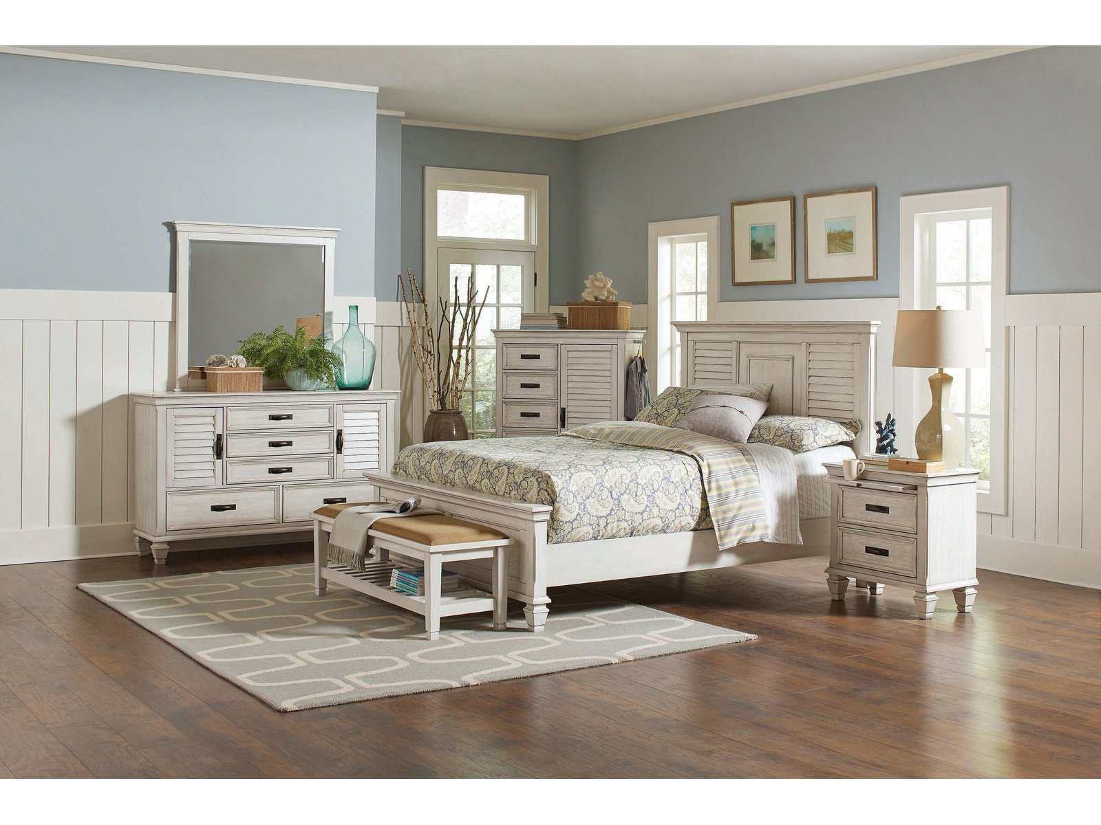 Franco Antique White 4pc Eastern King Bedroom Set - Ornate Home