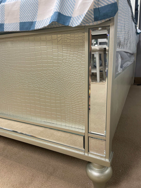 Brachium Silver E. King Bed w/ HB LED - Ornate Home