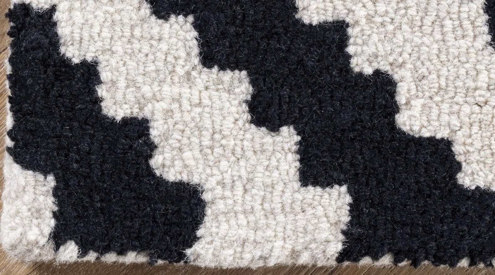 Diamond Black & White Medium Rug 5'2" x 7'3" - Ornate Home