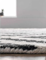 Diamond Black & White Medium Rug 5'2" x 7'3" - Ornate Home