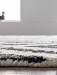 Diamond Black & White Medium Rug 5'2" x 7'3" - Ornate Home