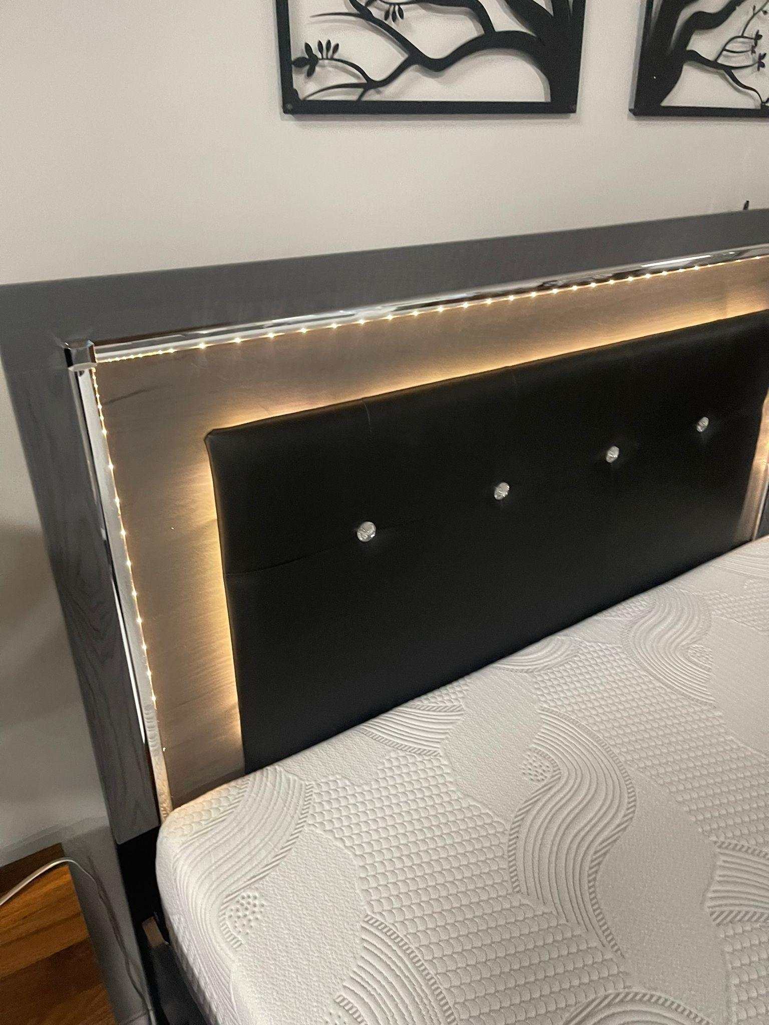 Lodanna Gray King Panel Bed w/ FB Storage & LED - Ornate Home