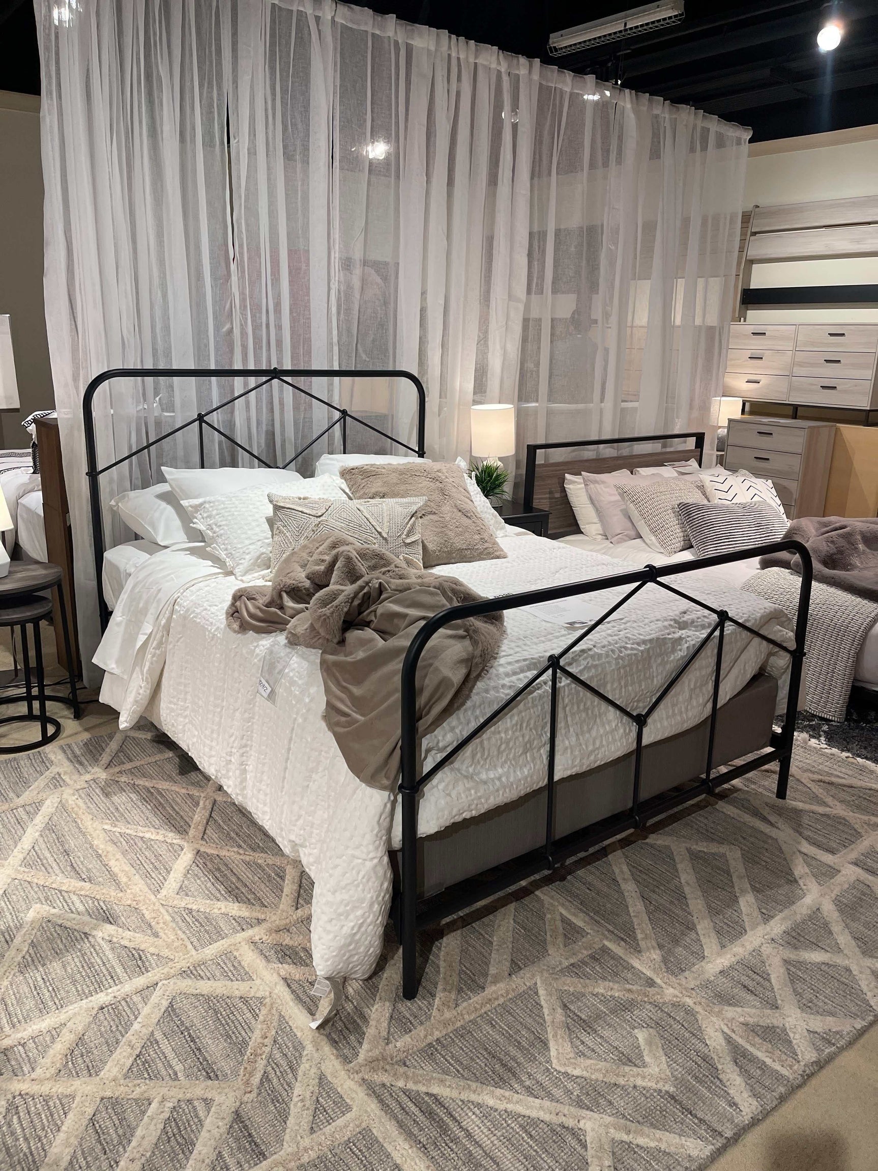 Nashburg Queen Metal Bed - Ornate Home