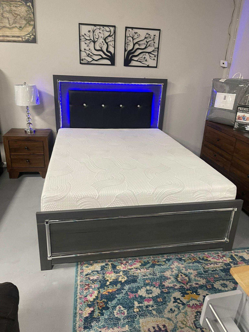Lodanna Gray Queen Panel Bed w/ LED Bedroom Set / 4pc - Ornate Home