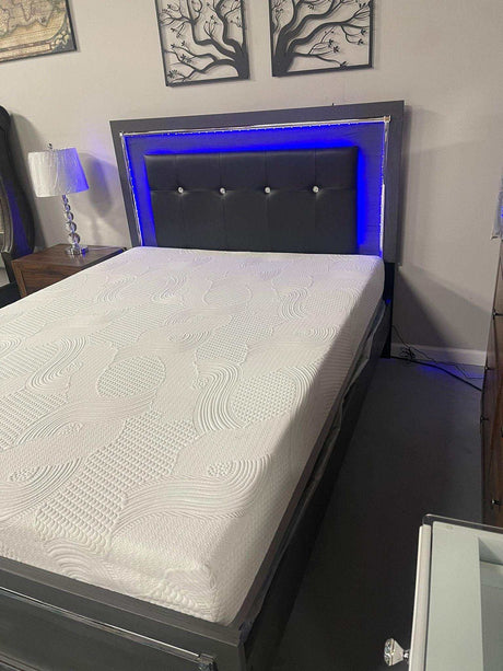 Lodanna Gray Queen Panel Bed w/ LED Bedroom Set / 4pc - Ornate Home